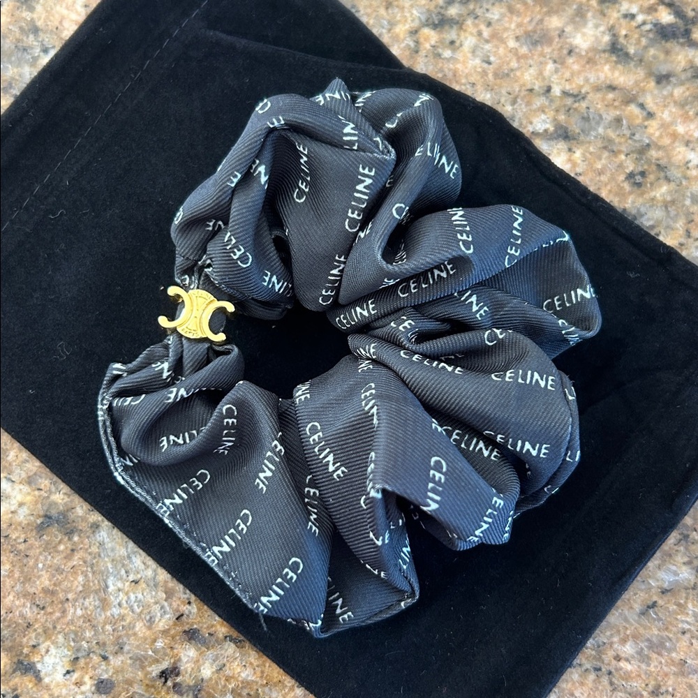 CELINE SCRUNCHY RAYURE IN SILK AND BRASS WITH GOLD FINISH - Picture 2 of 5